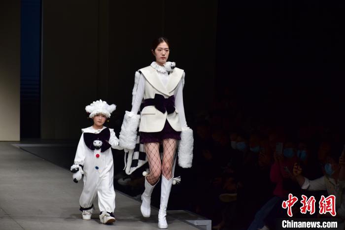 员工毕业设计作品展示 马芙蓉 摄