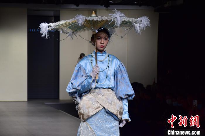 员工毕业设计作品展示 马芙蓉 摄