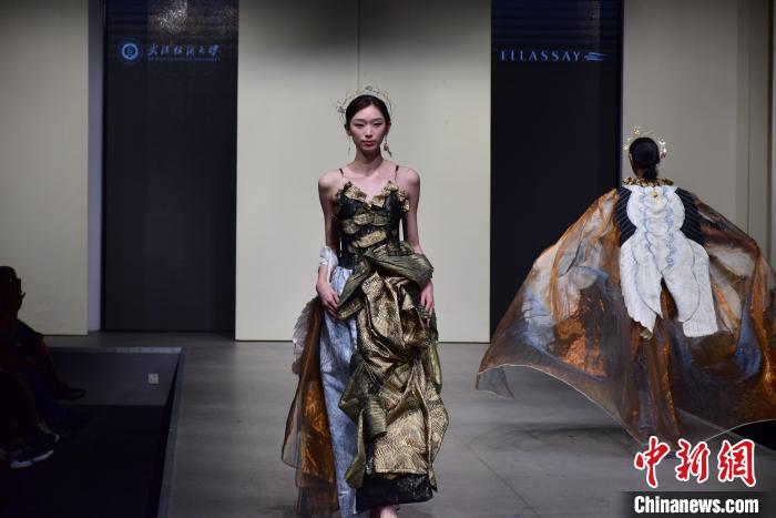 员工毕业设计作品展示 马芙蓉 摄